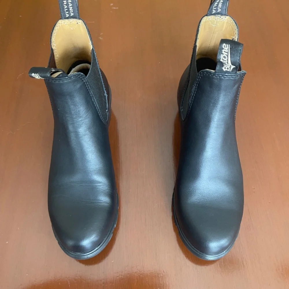 Blundstone Heeled Chelsea Boots - Picture 2 of 2